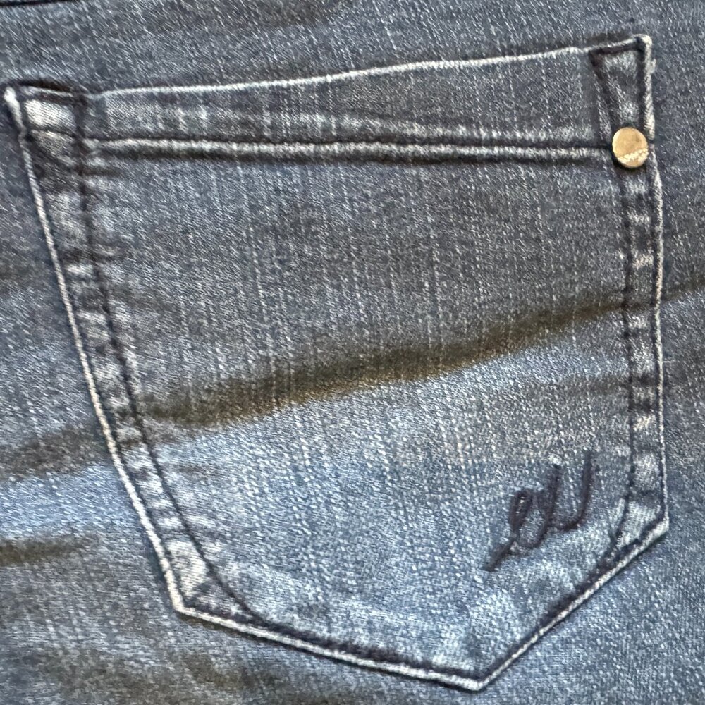Express Low Rise Jean Shorts - Picture 5 of 9